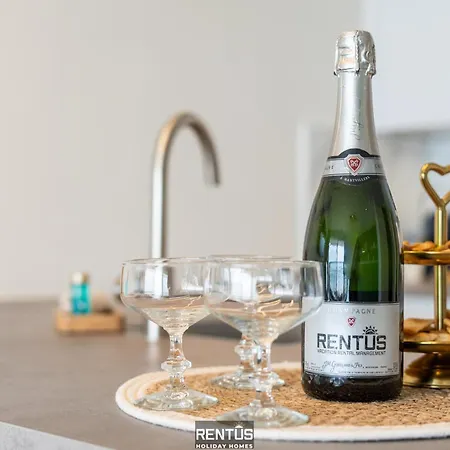 Le Sable Sec - With Unique Views Of The Pier In