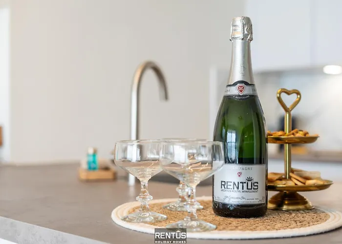 Le Sable Sec - With Unique Views Of The Pier In